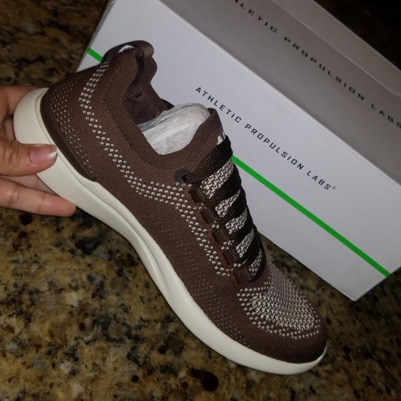 I sell because is not my size,beautiful tennis and - Picture 2 of 3